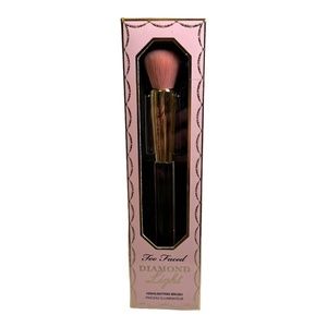 Too Faced Diamond Light Brush Highlighting Brush